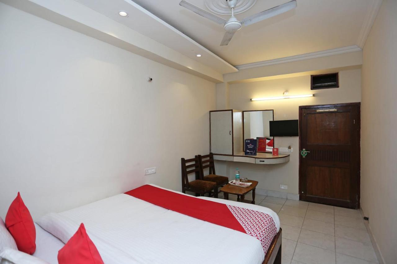 Oyo 4956 Hotel Maharaja Palace Kanpur Exterior foto