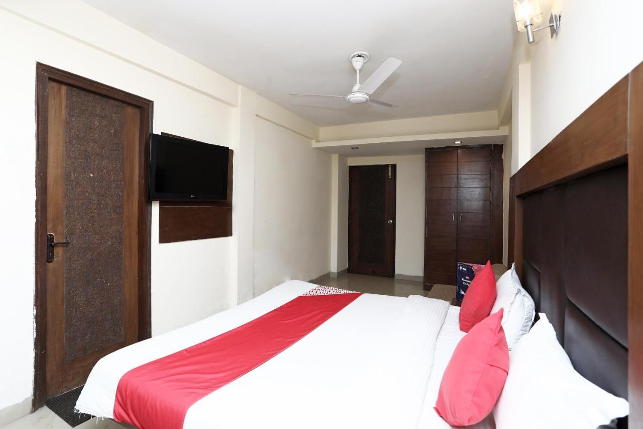 Oyo 4956 Hotel Maharaja Palace Kanpur Exterior foto