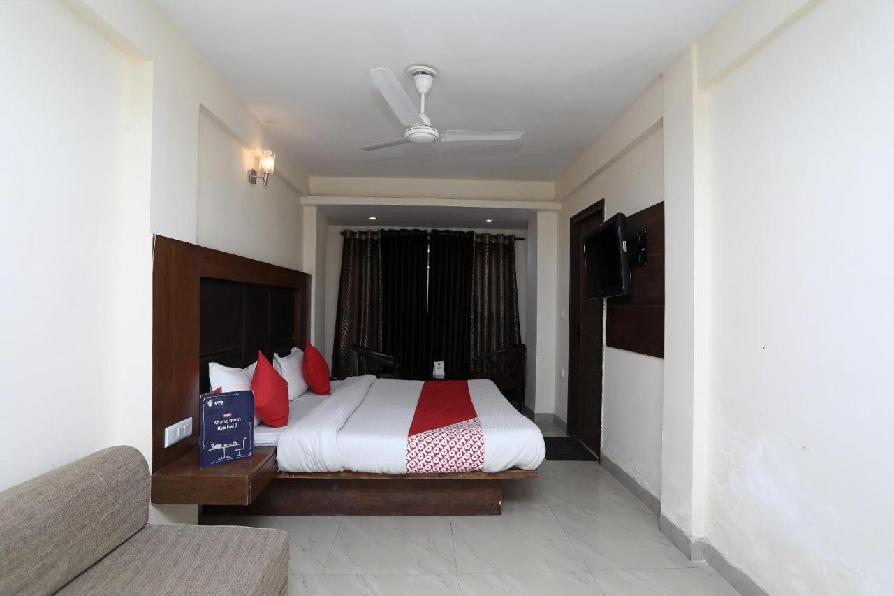 Oyo 4956 Hotel Maharaja Palace Kanpur Exterior foto