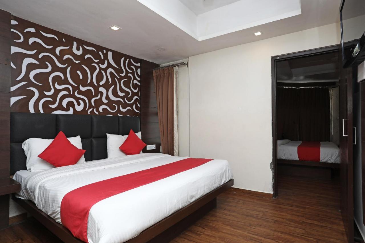 Oyo 4956 Hotel Maharaja Palace Kanpur Exterior foto