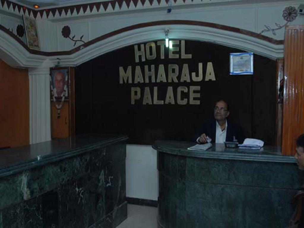 Oyo 4956 Hotel Maharaja Palace Kanpur Zimmer foto